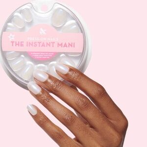 Olive & June Pink Goldfish Instant Mani NWT | Medium Length Press-On Perfection